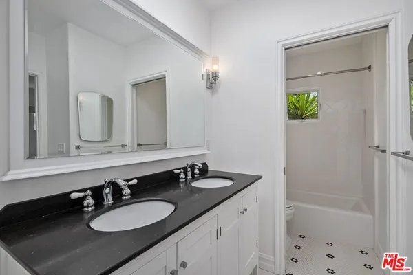 $18,000 | 438 Lincoln Boulevard, Santa Monica, CA 90402