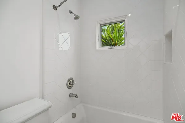 $18,000 | 438 Lincoln Boulevard, Santa Monica, CA 90402