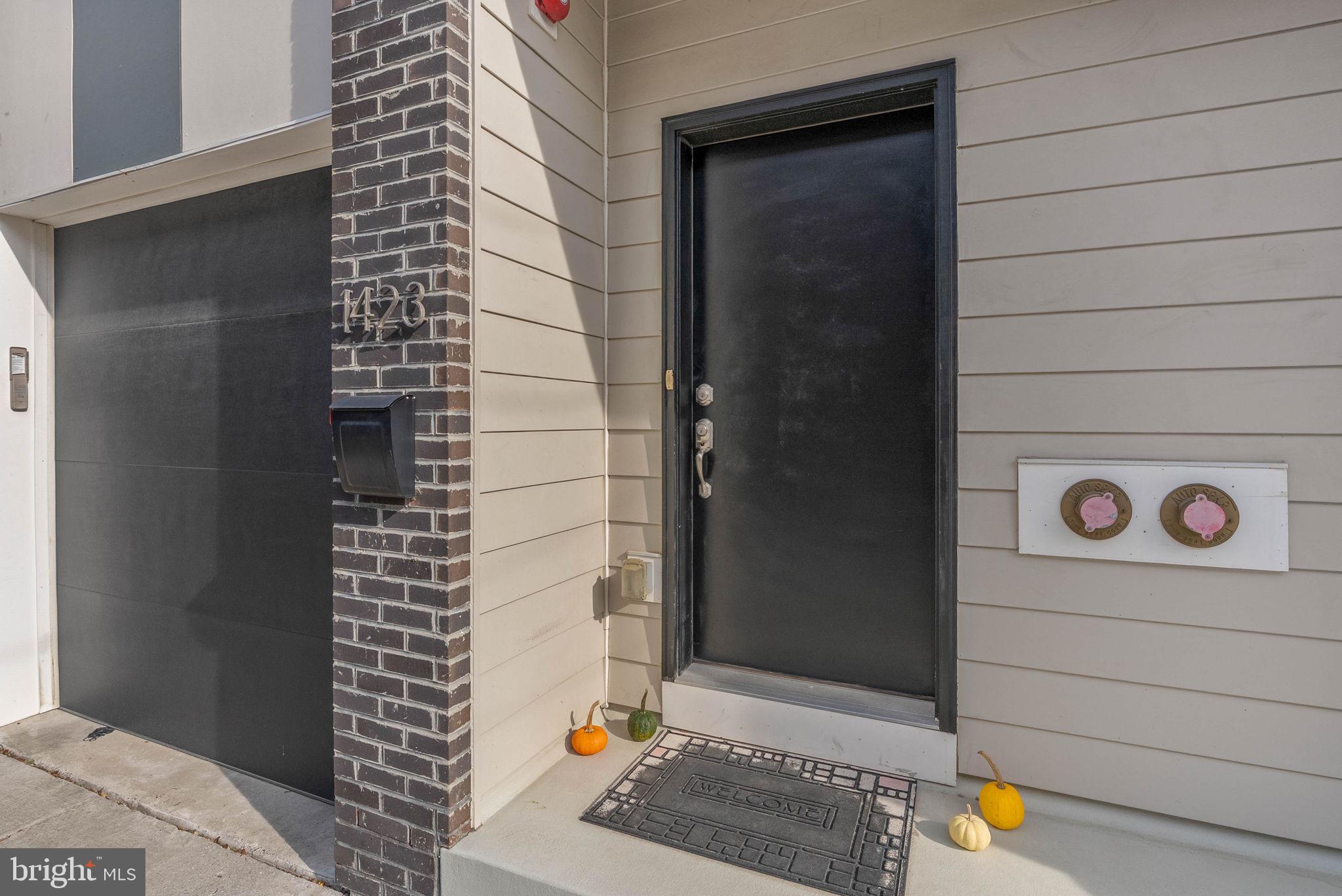 1423 South Howard Street Philadelphia, PA 19147 - Photo 3 of 40 a view of door