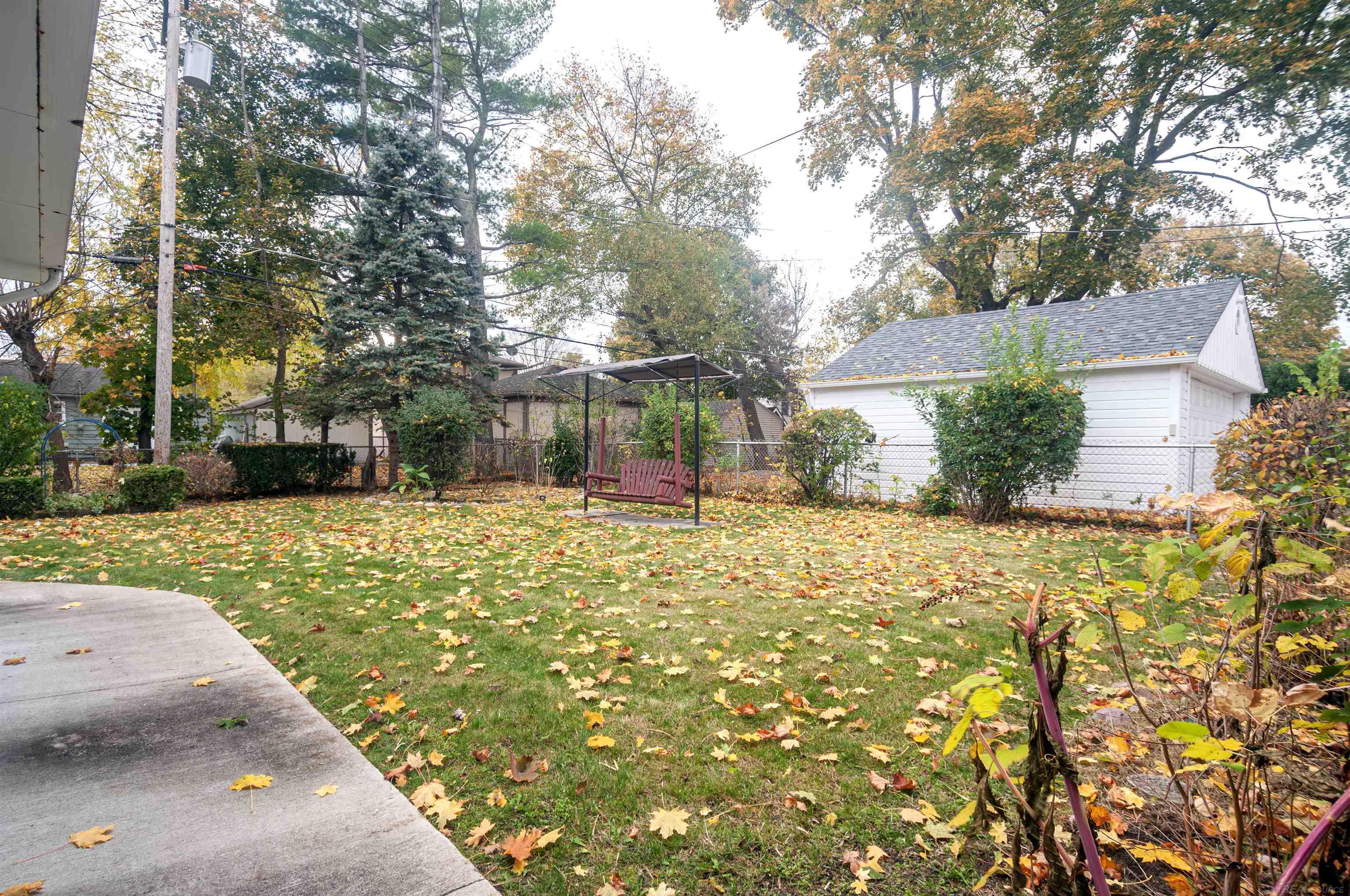 2039 Hampton Road Grosse Pointe Woods, MI 48236 - Photo 27 of 31