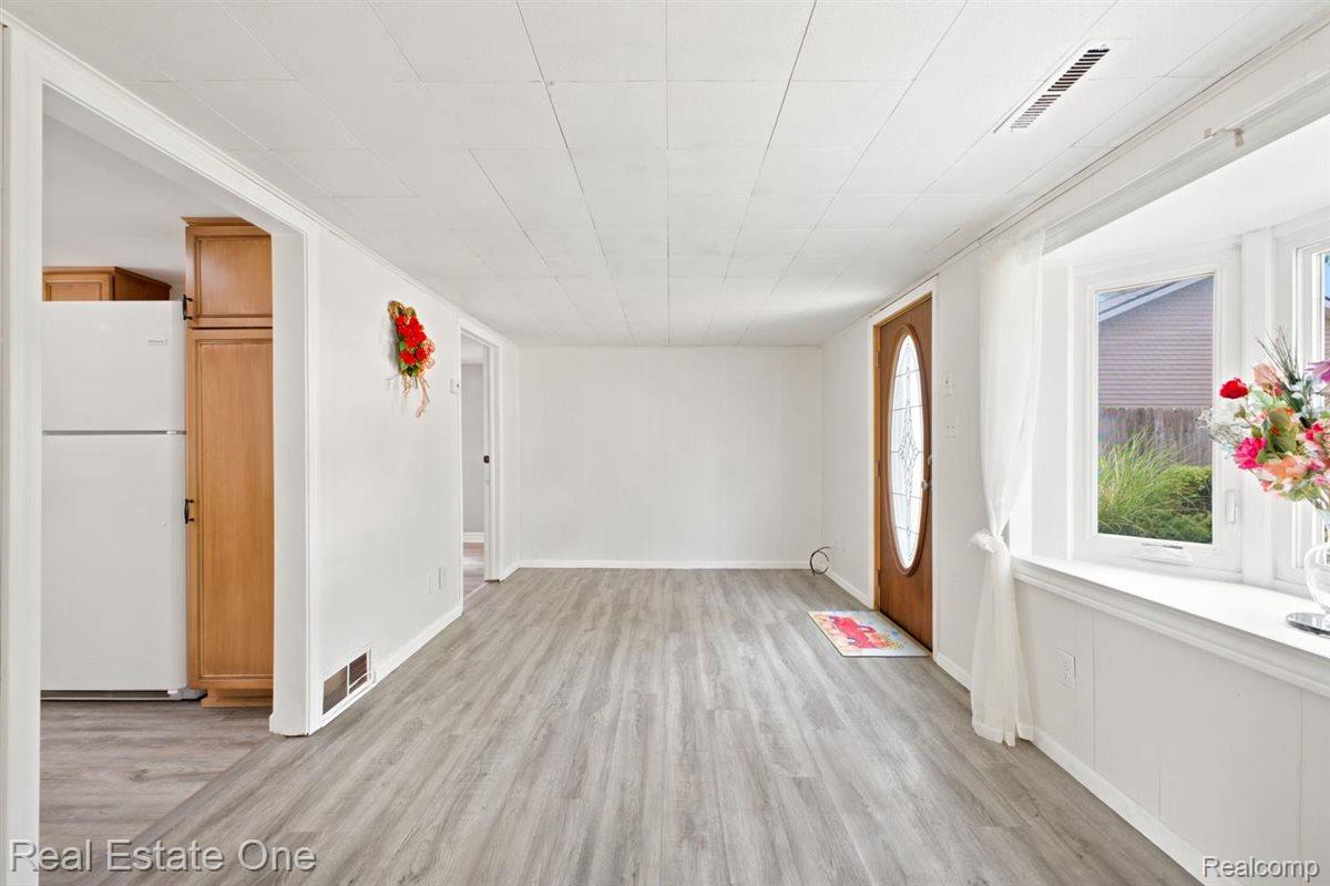 3003 Longview Avenue Rochester, MI 48307 - Photo 5 of 35 05-IMG_1475.jpg