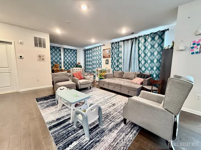 $4,000 | 102 Dickson Court, Highland Park, NJ 08904