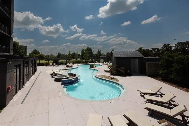 $575,000 | 717 Riverside Drive, Unit 1102, Memphis, TN 38103