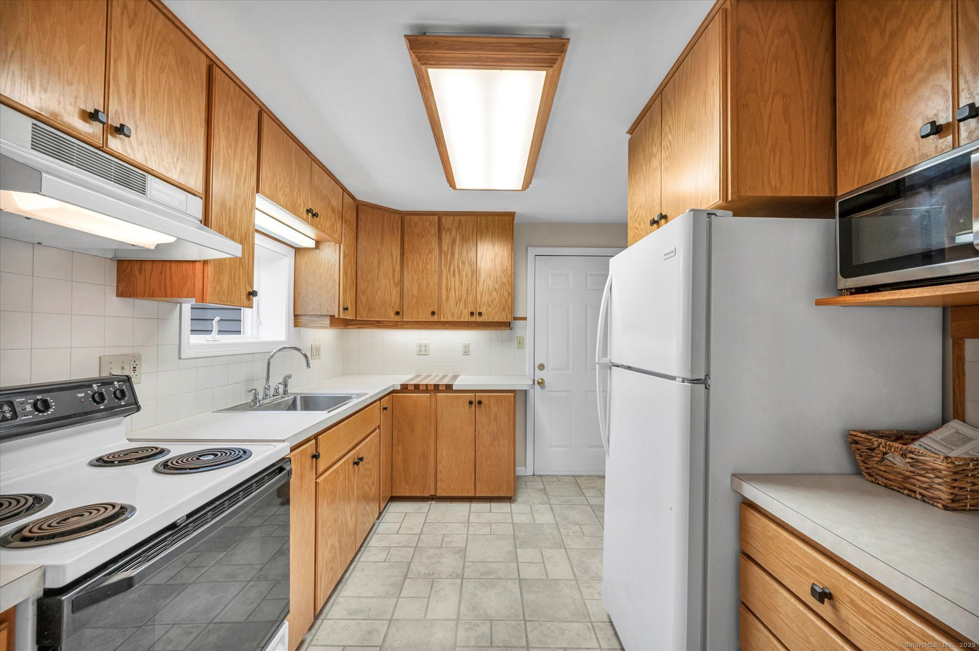 237 Boston Road Middletown, CT 06457 - Photo 18 of 32