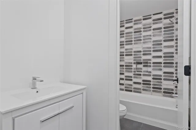 $1,699,000 | 40 Singer Avenue, Unit 214, Spring Valley, NY 10977