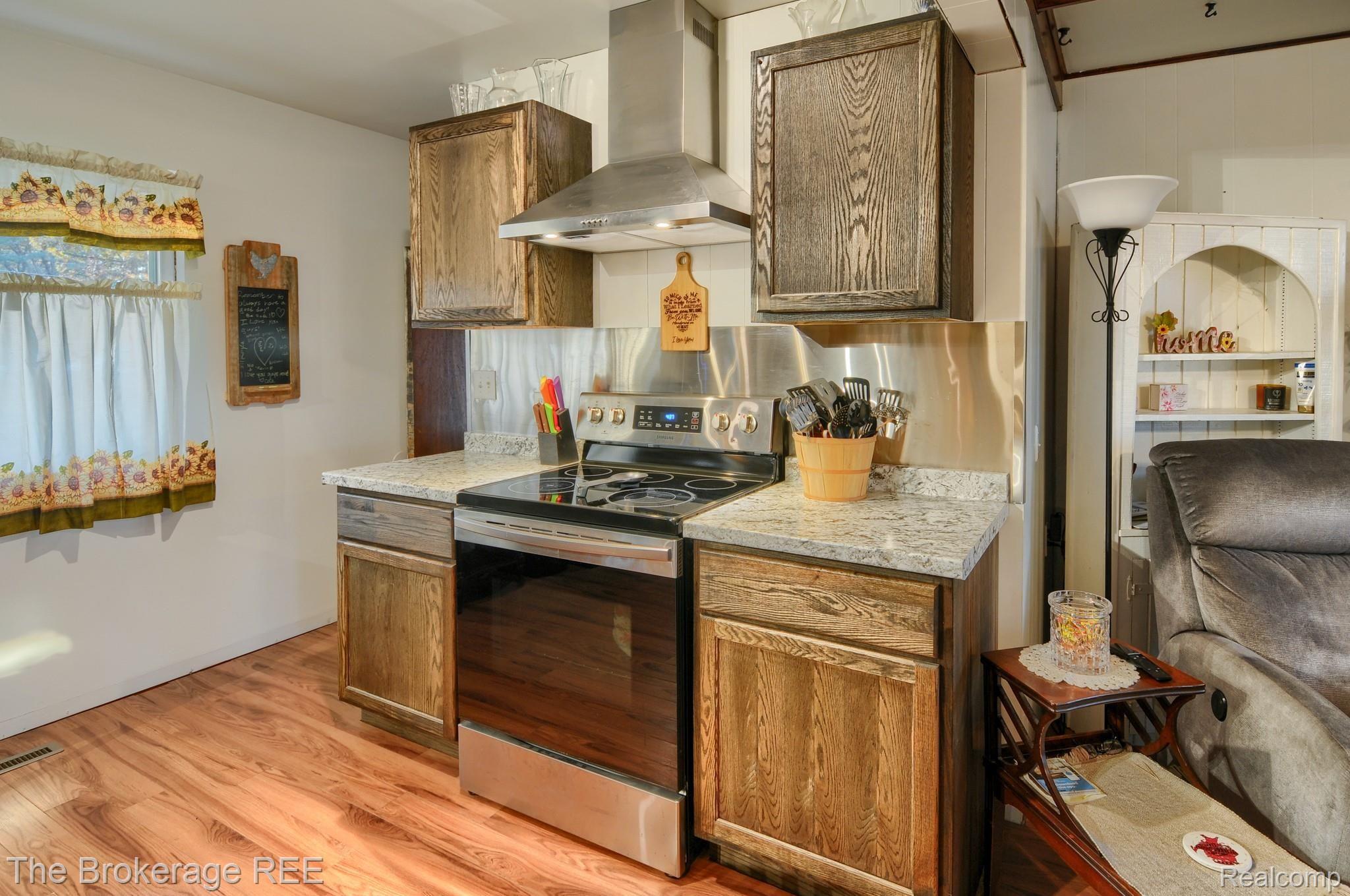 8406 North Seymour Road Flushing, MI 48433 - Photo 21 of 36 DSC_1271-HDR(5).jpg