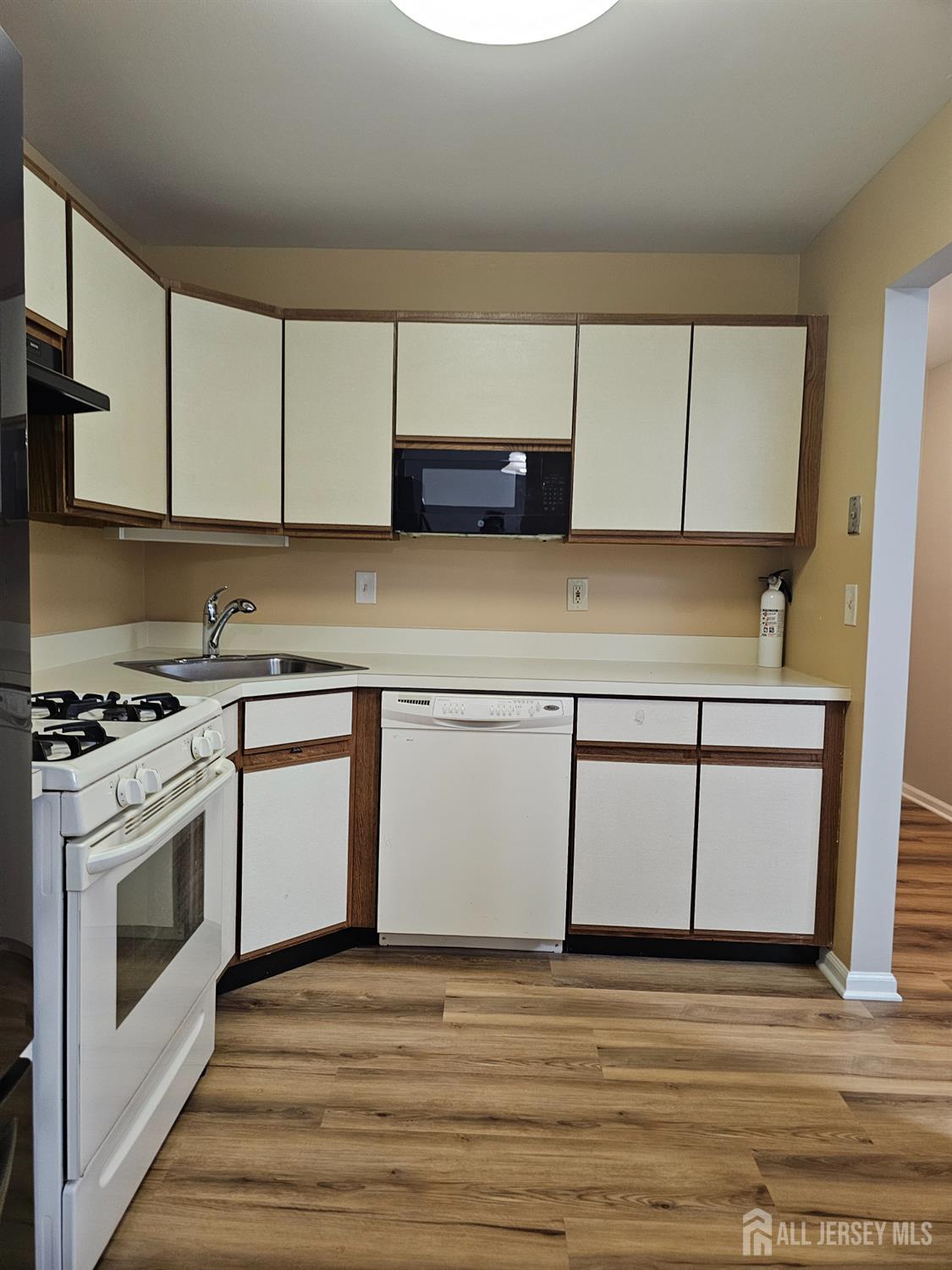 2809 Ridgefield Court Helmetta, NJ 08828 - Photo 11 of 38