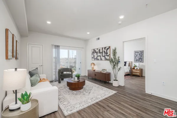 $2,295 | 3567 Chesapeake Avenue, Unit 406, Los Angeles, CA 90016