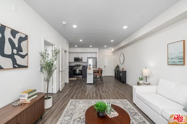 $2,295 | 3567 Chesapeake Avenue, Unit 406, Los Angeles, CA 90016
