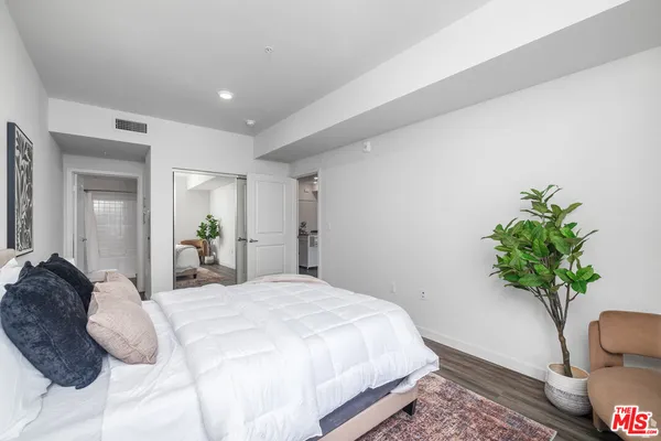 $2,295 | 3567 Chesapeake Avenue, Unit 406, Los Angeles, CA 90016