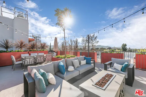 $2,295 | 3567 Chesapeake Avenue, Unit 406, Los Angeles, CA 90016
