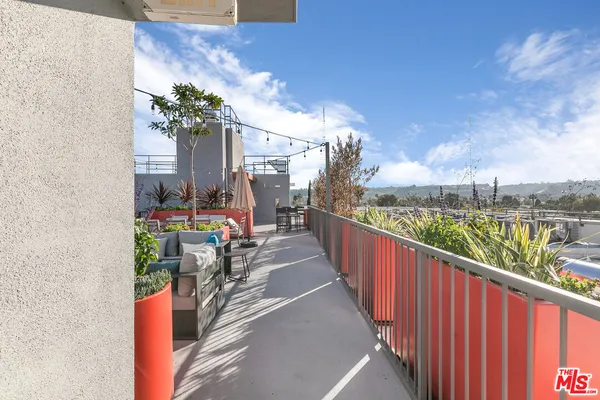 $2,295 | 3567 Chesapeake Avenue, Unit 406, Los Angeles, CA 90016