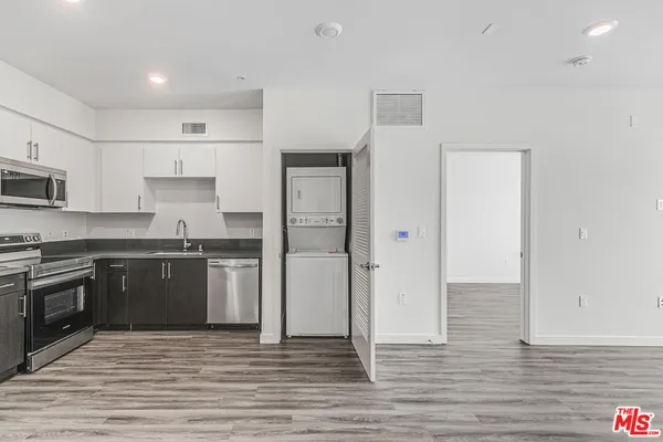 $2,295 | 3567 Chesapeake Avenue, Unit 406, Los Angeles, CA 90016