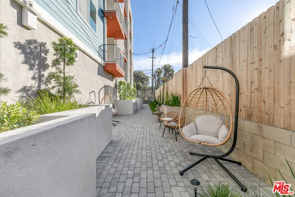 $2,295 | 3567 Chesapeake Avenue, Unit 406, Los Angeles, CA 90016