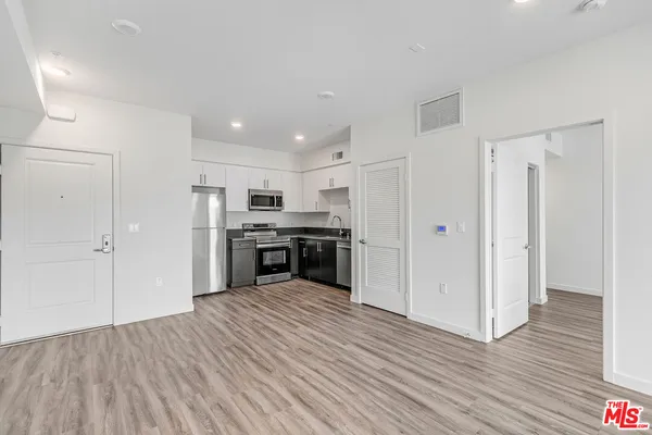 $2,295 | 3567 Chesapeake Avenue, Unit 406, Los Angeles, CA 90016