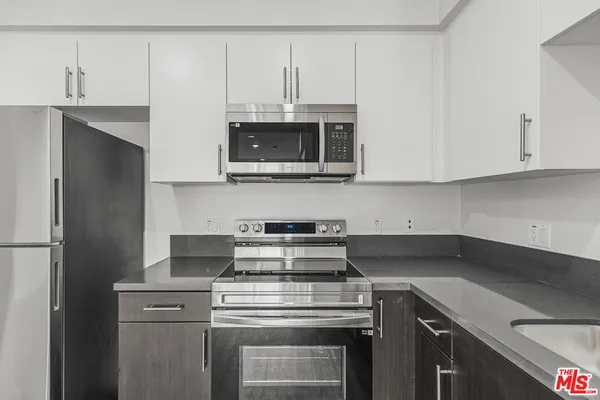 $2,295 | 3567 Chesapeake Avenue, Unit 406, Los Angeles, CA 90016