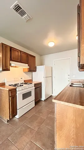 $1,195 | 9623 Golden Bend, San Antonio, TX 78250