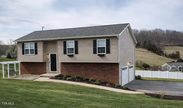 $329,000 | 408 Fondulac Drive, Kingsport, TN 37663