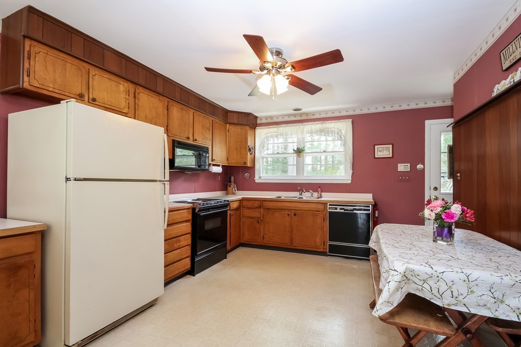 17 Kempton Road Millville, MA 01529 - Photo 3 of 21 Gallery Image 3