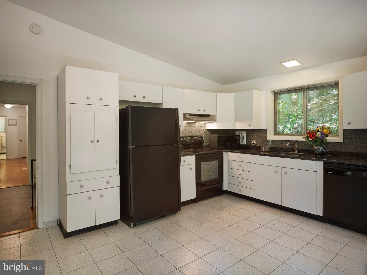 200 Lawrence Lane Wayne, PA 19087 - Photo 5 of 14