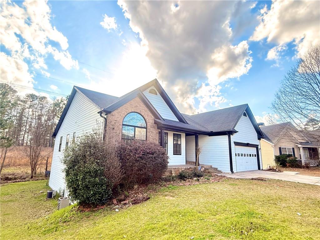 557 Vickers Lane Locust Grove, GA 30248 - Photo 3 of 27