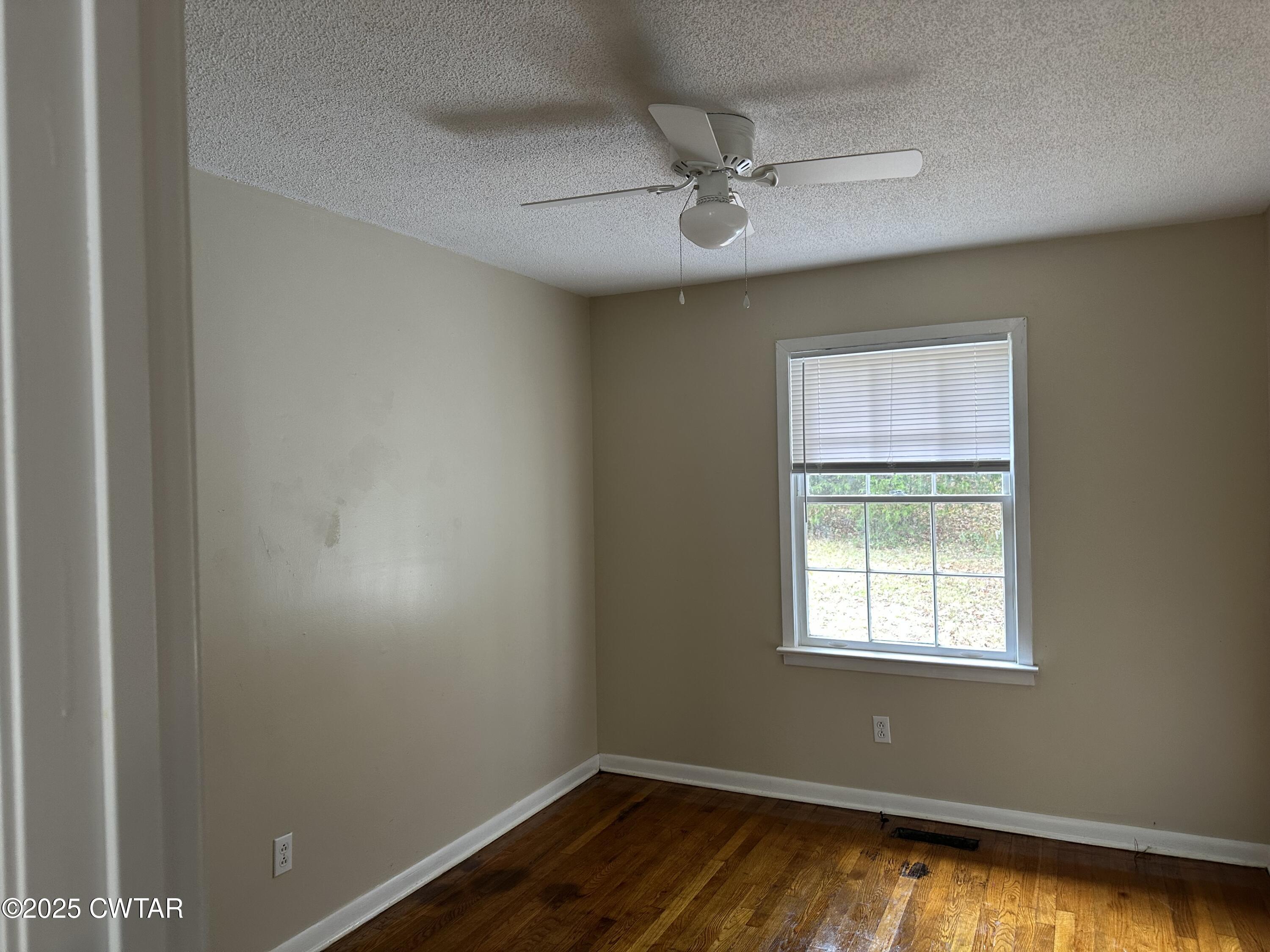 2400 Peddy Vestal Loop Henderson, TN 38340 - Photo 14 of 40 an empty room with a window