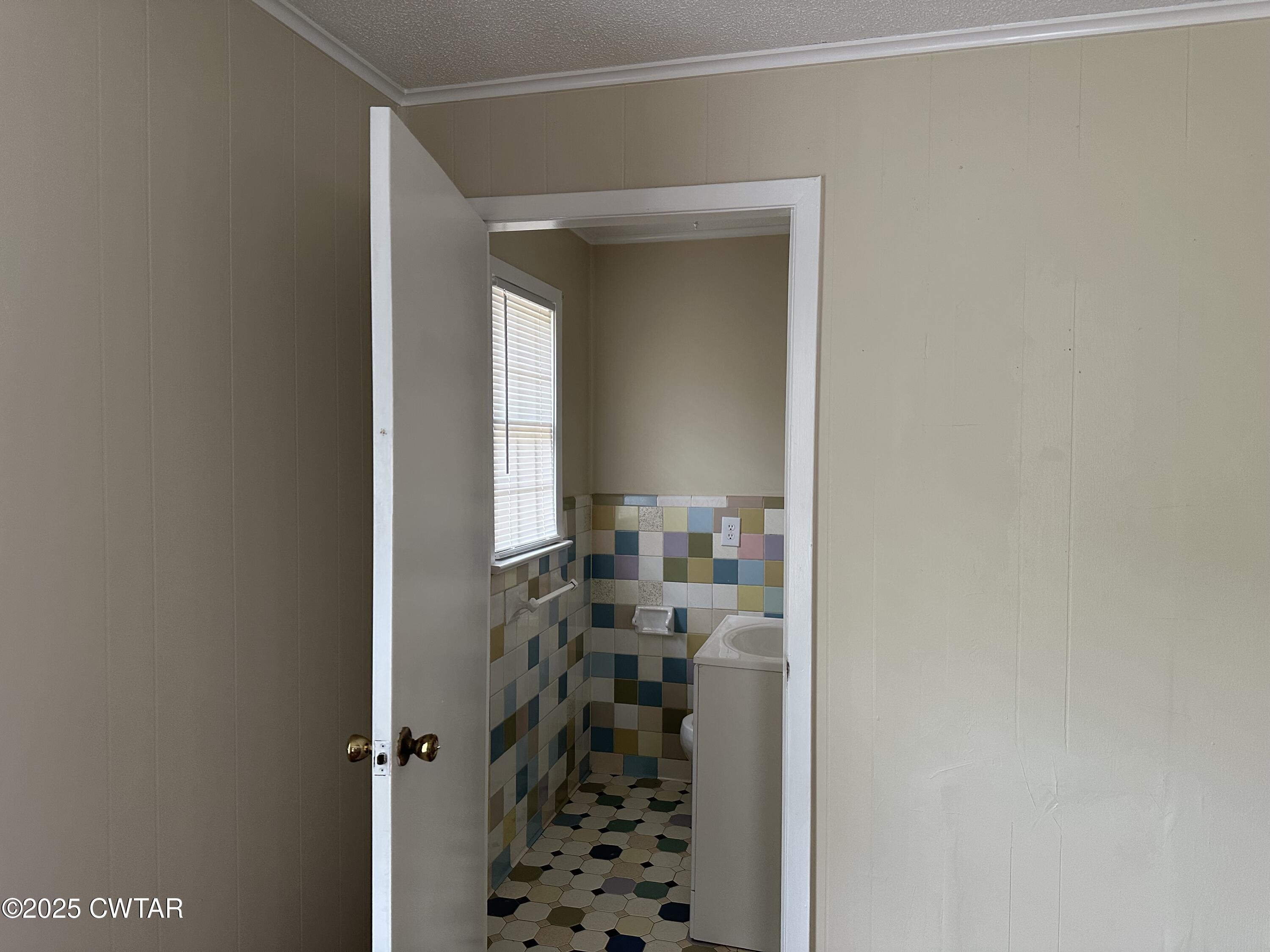 2400 Peddy Vestal Loop Henderson, TN 38340 - Photo 23 of 40 a bathroom with a mirror