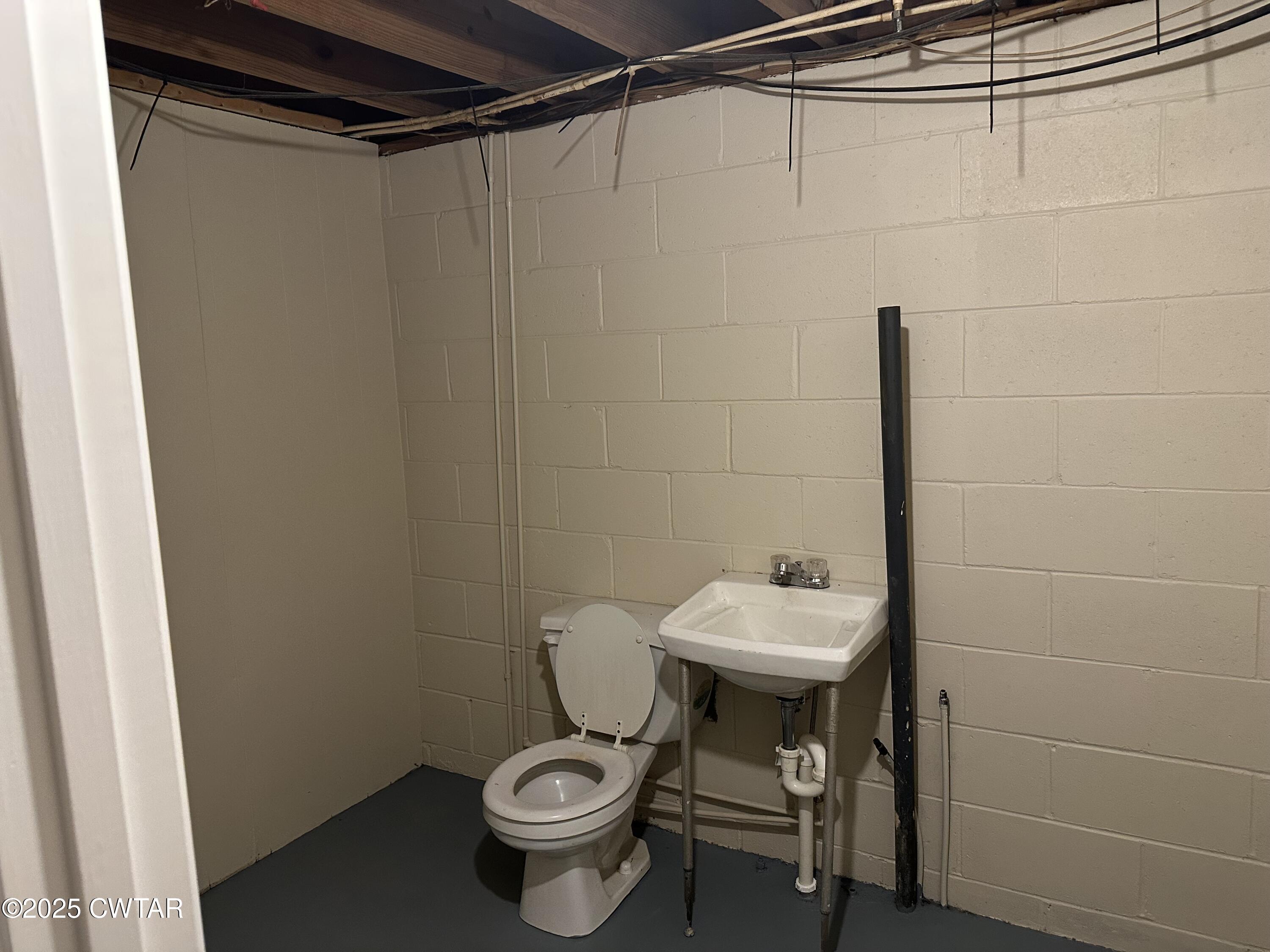 2400 Peddy Vestal Loop Henderson, TN 38340 - Photo 31 of 40 a bathroom with a sink and a toilet