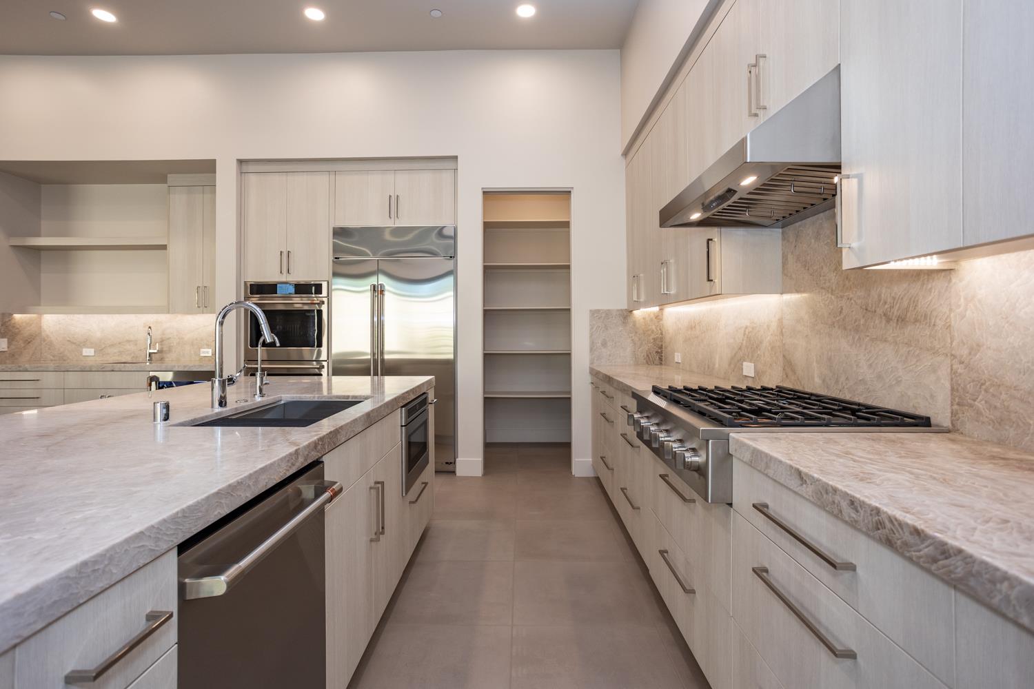 1319 Trey Way Modesto, CA 95356 - Photo 8 of 33