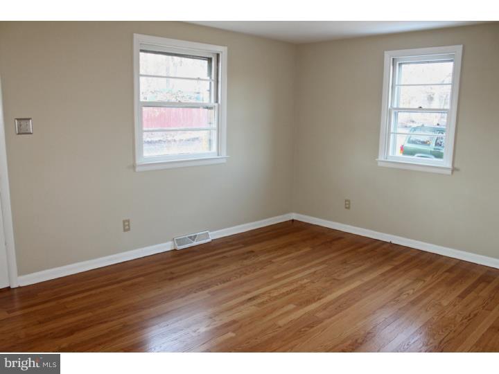 3020 Kem Road Pennsburg, PA 18073 - Photo 6 of 16 Living Room