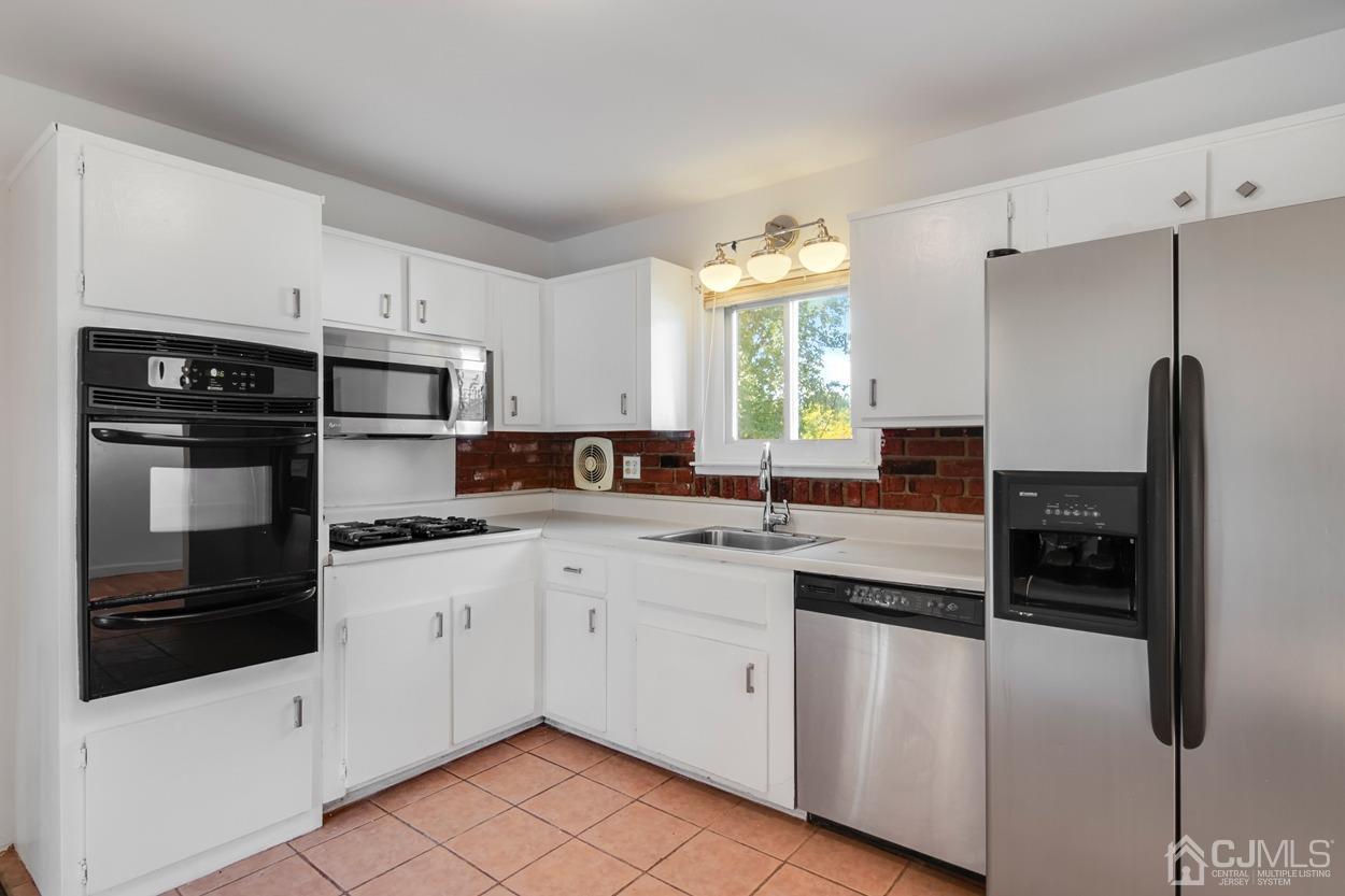 22 Continental Road Somerset, NJ 08873 - Photo 16 of 35 Kitchen