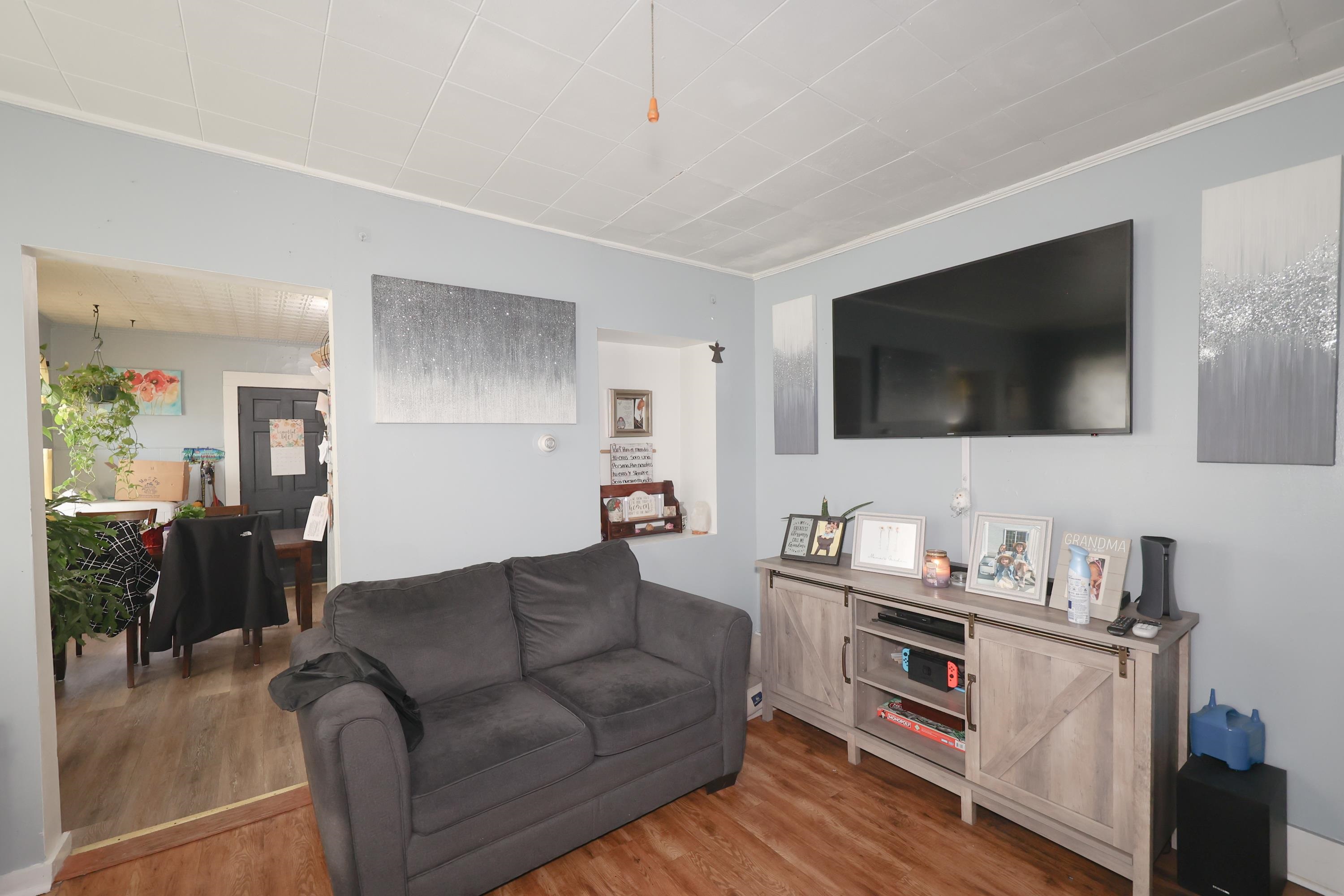 367 Spruce Street Manchester, NH 03103 - Photo 3 of 28