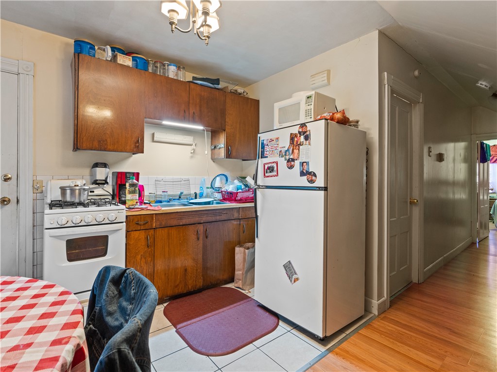 82 Appleton Avenue Pawtucket, RI 02860 - Photo 11 of 15