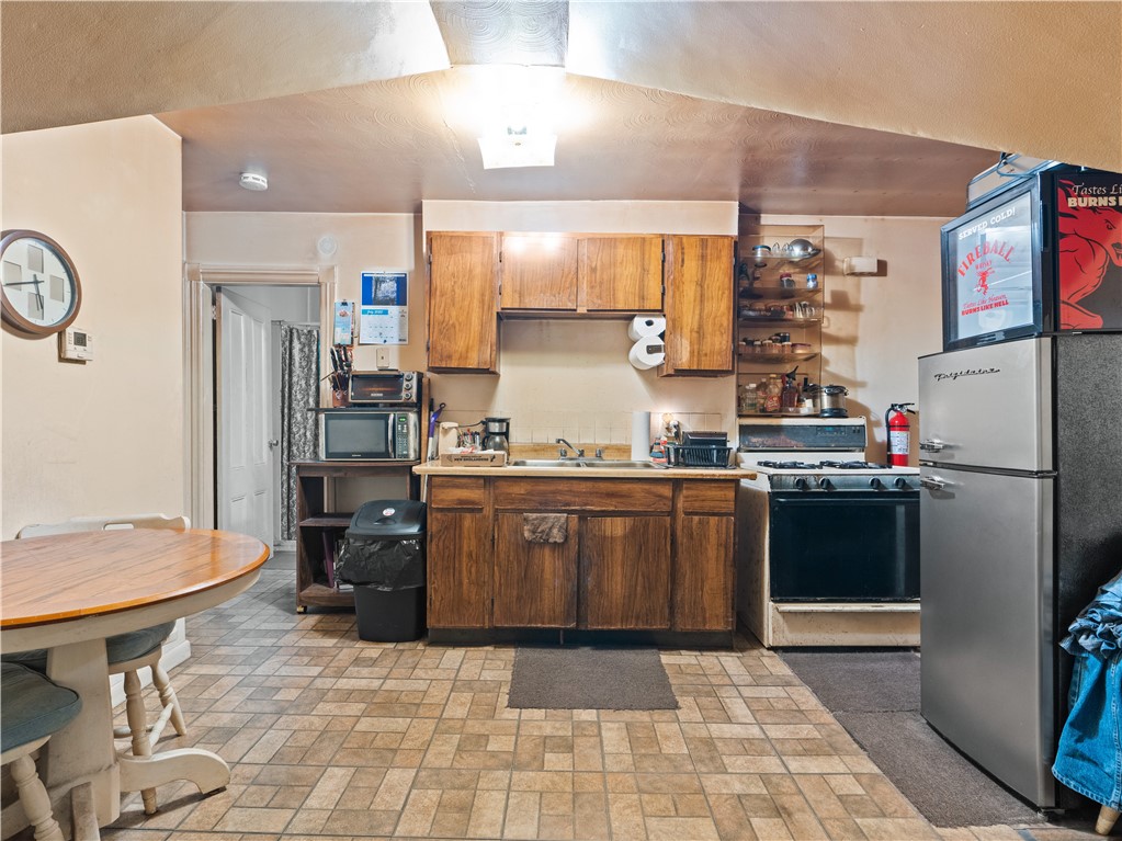 82 Appleton Avenue Pawtucket, RI 02860 - Photo 3 of 15