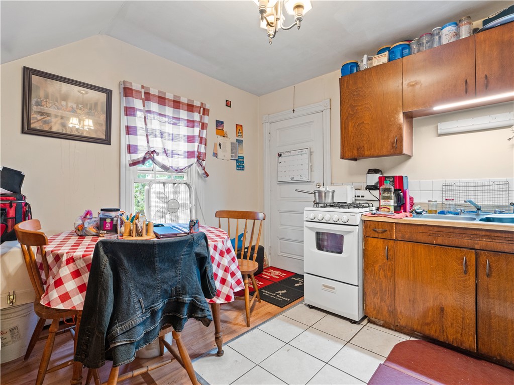 82 Appleton Avenue Pawtucket, RI 02860 - Photo 10 of 15