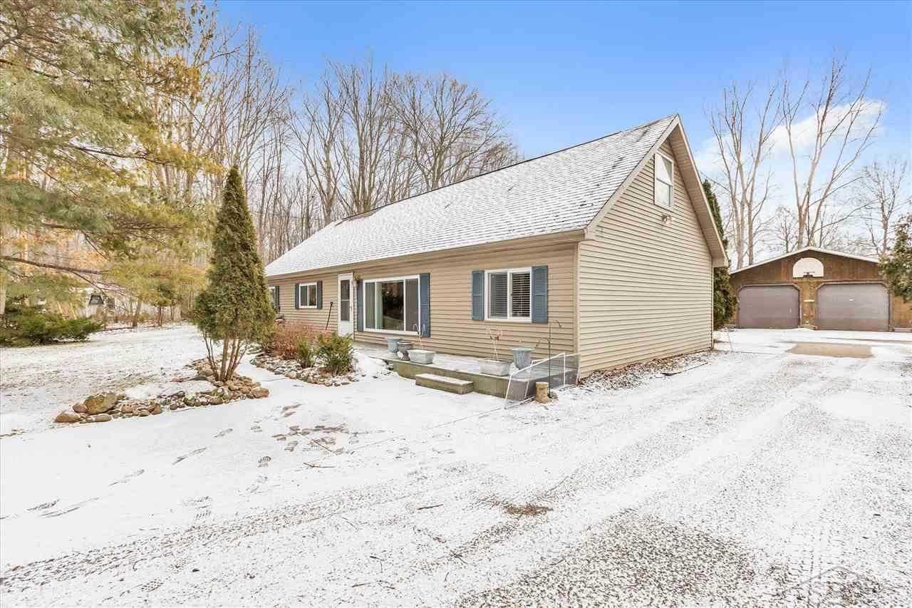 2424 Madsen Road Saginaw, MI 48601 - Photo 3 of 36 50067240-2.JPG