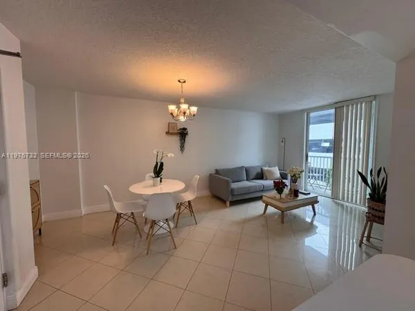 $3,900 | 104 Southwest 9th Street, Unit 1403, Miami, FL 33130