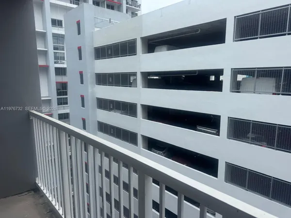 $3,900 | 104 Southwest 9th Street, Unit 1403, Miami, FL 33130