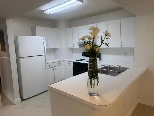 $3,900 | 104 Southwest 9th Street, Unit 1403, Miami, FL 33130