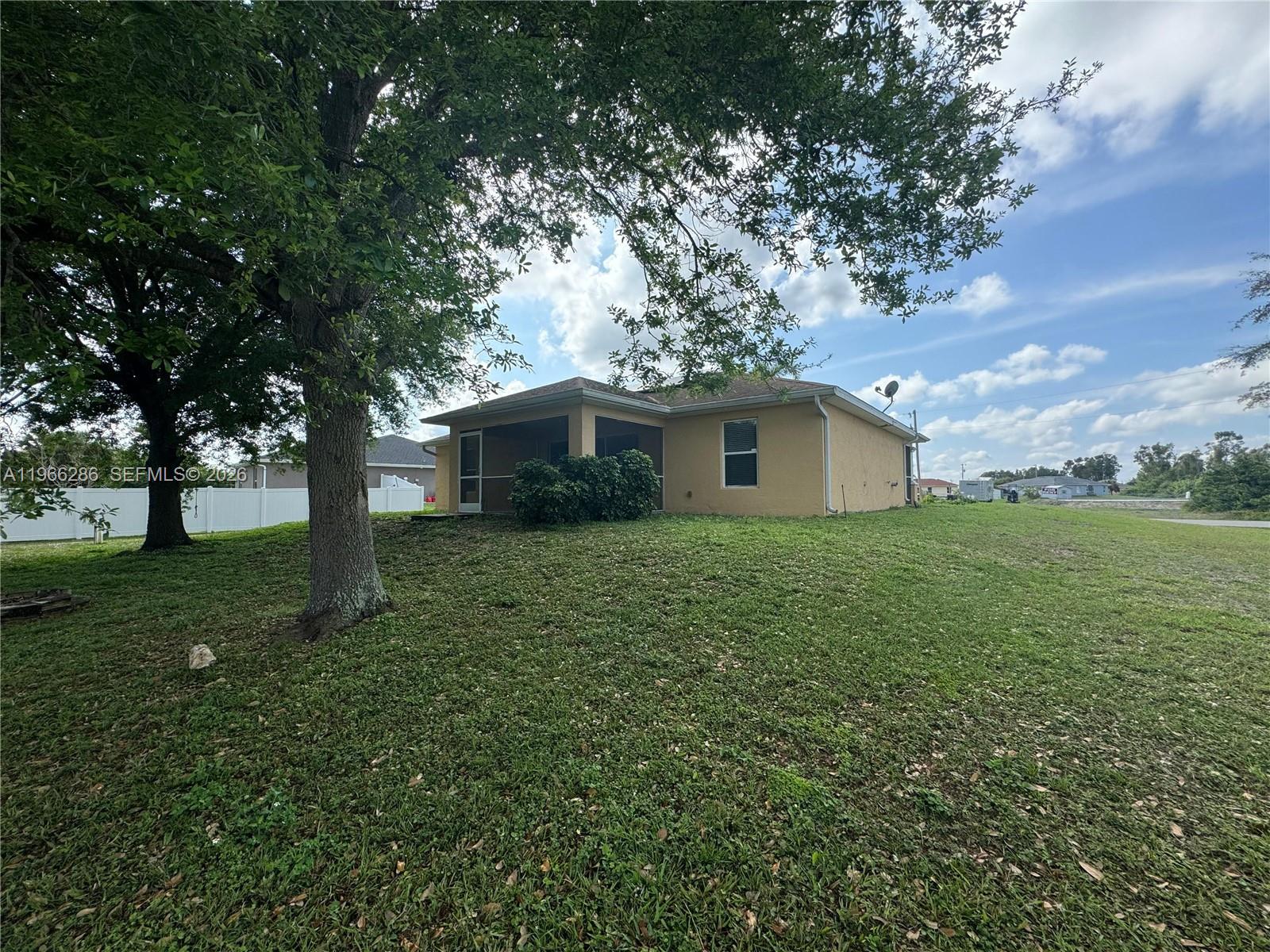 507 Peerless Circle Lehigh Acres, FL 33974 - Photo 3 of 21