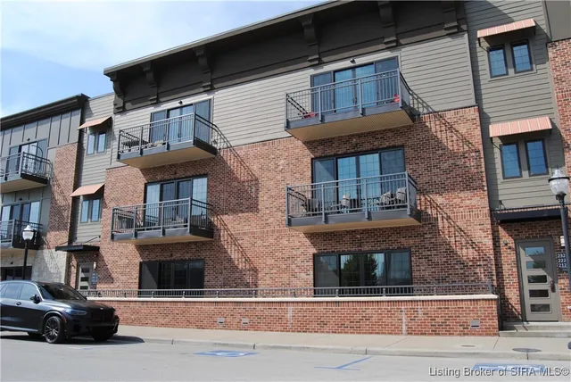 $625,000 | 211 Mulberry Street, Jeffersonville, IN 47130