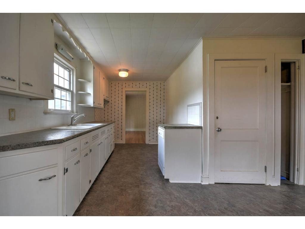 316 Colonial Heights Road Kingsport, TN 37663 - Photo 19 of 36 Photo 19