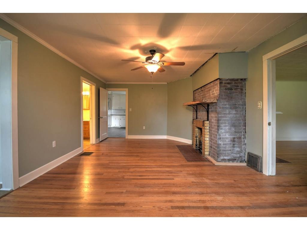 316 Colonial Heights Road Kingsport, TN 37663 - Photo 7 of 36 Photo 7