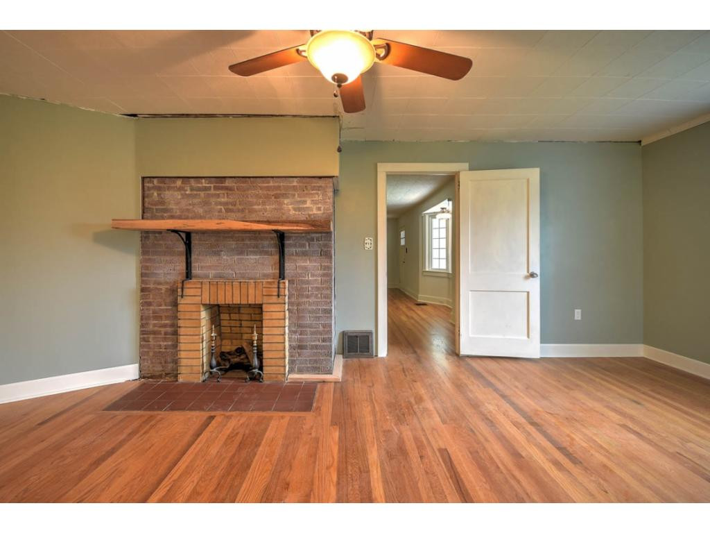 316 Colonial Heights Road Kingsport, TN 37663 - Photo 8 of 36 Photo 8