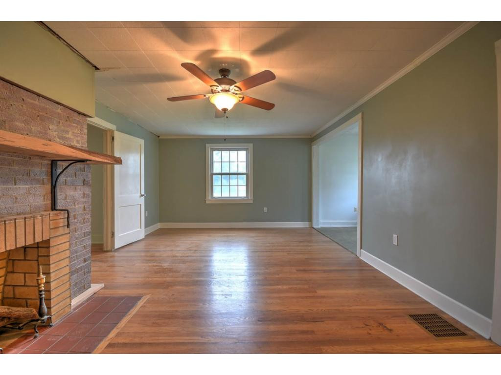 316 Colonial Heights Road Kingsport, TN 37663 - Photo 9 of 36 Photo 9