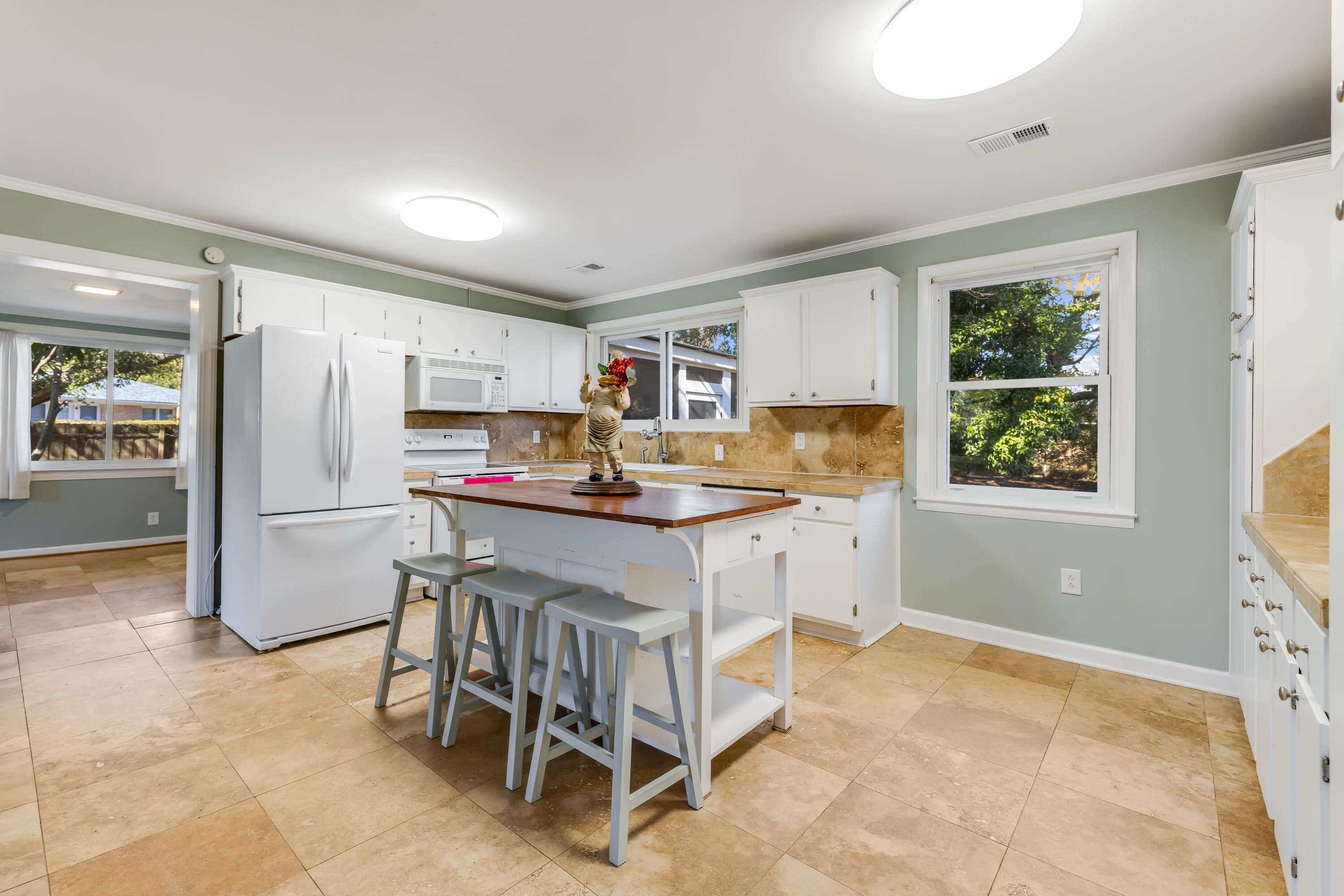 740 Windward Road Charleston, SC 29412 - Photo 14 of 39 LOTS of natural light!