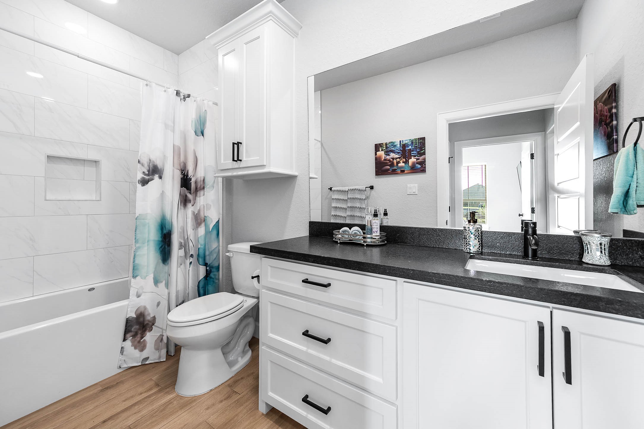 800 Greystone Lane Angleton, TX 77515 - Photo 30 of 49 Downstairs Bathroom