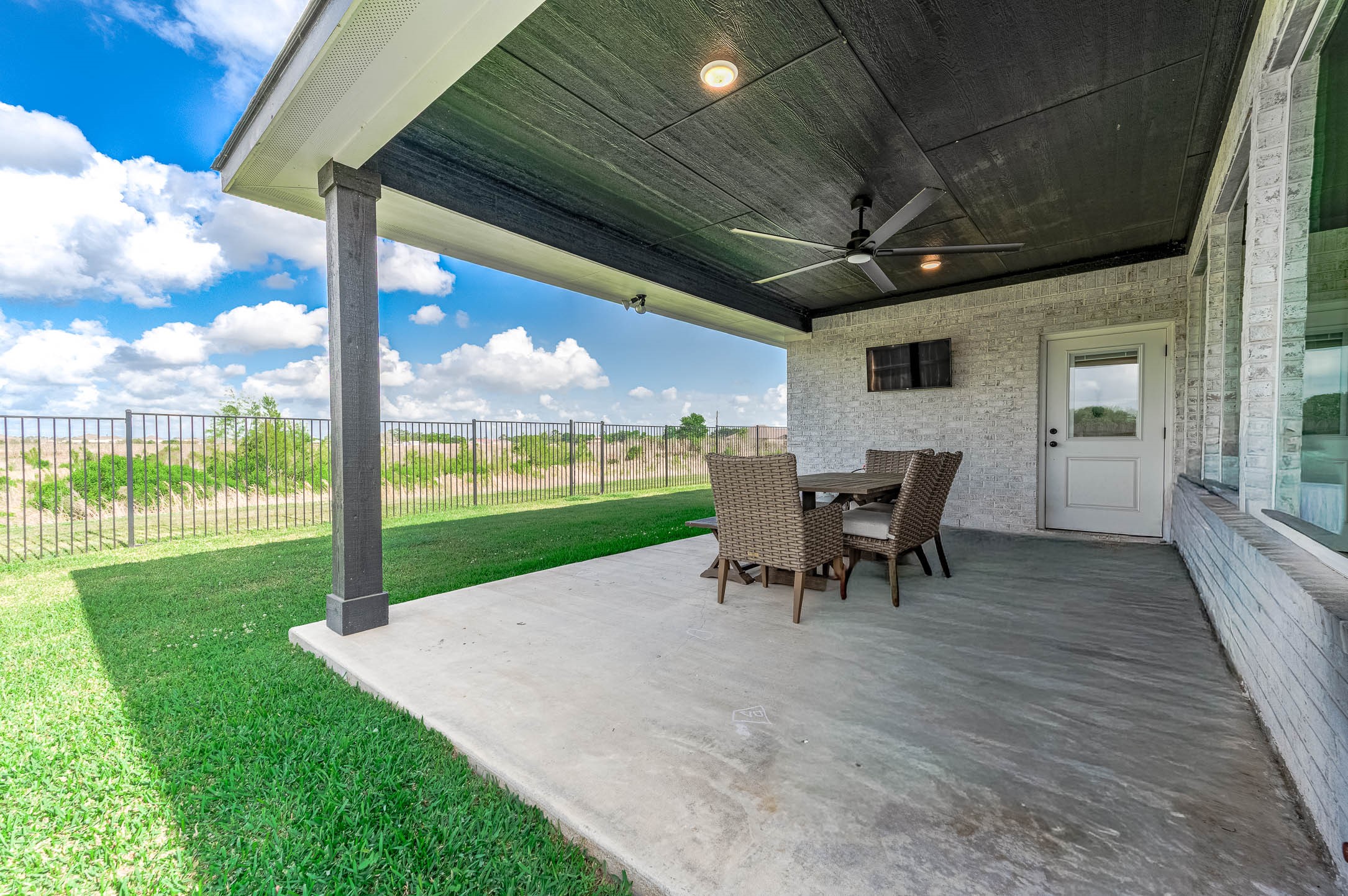 800 Greystone Lane Angleton, TX 77515 - Photo 41 of 49 Patio