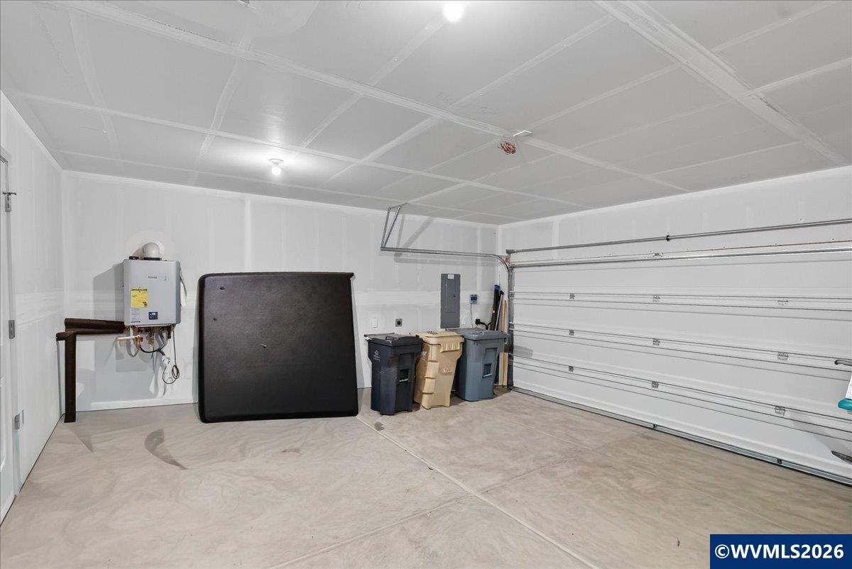 2081 Luna Way Lebanon, OR 97355 - Photo 11 of 33