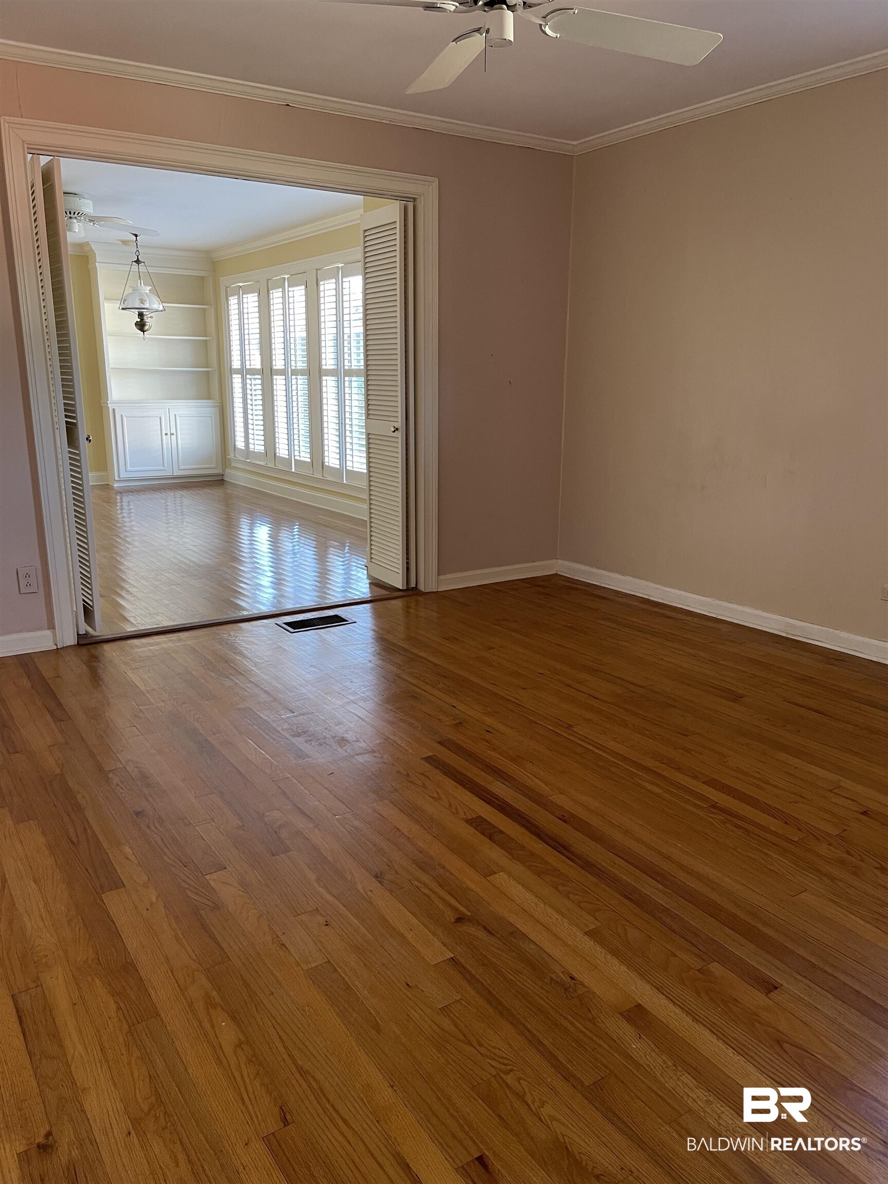 28 Confederate Circle Monroeville, AL 36460 - Photo 22 of 25 2nd Bedroom looking into
